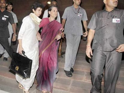 bjp secretly happy with manmohan attack on modi over riots