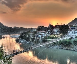 tourists getting extortion