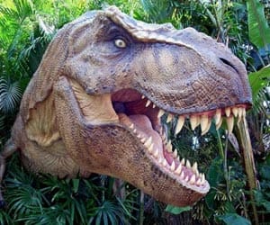 Hilarious dinosaur prank in Japan