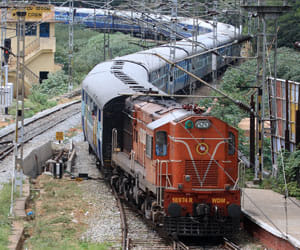 Khurja - Meerut railway route was disrupted for seven hours