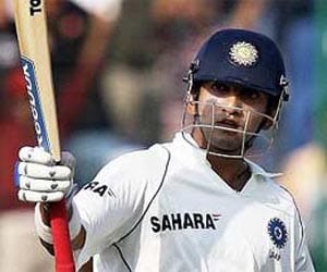 gautam-gambir-make-centuary-in county-cricket