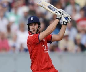england beat australia by 27 runs in 2nd t20
