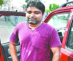 day light car robbery in lucknow