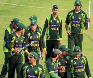 pakistan clinch odi series to zimbabwe 
