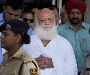 wife and daughter of asaram got bail