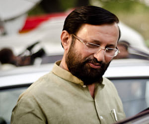 prakash javadekar cut one day salary of 200 government employee