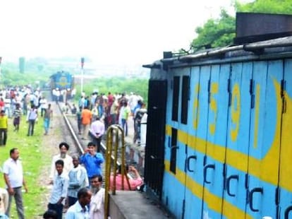 doon express accident in uttar pradesh