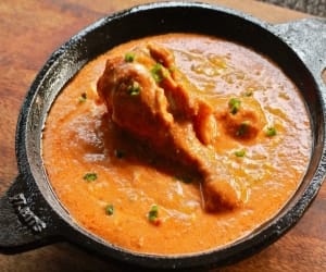 Indian cricket team gives Australia food in Test series.