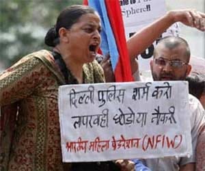 delhi police man rape woman in vasant kunj