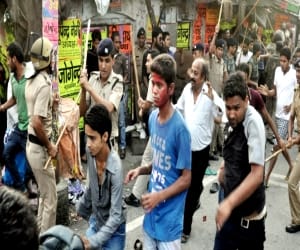 dav student war