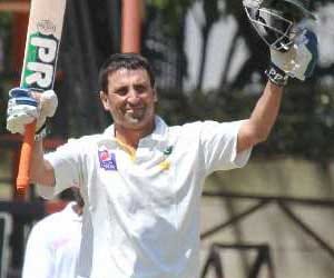 Younis's double ton save pak against zim