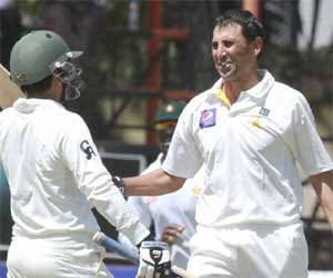 Younis did 47th time century partnership in test