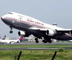 air india pilot beat engineer in plane cockpit