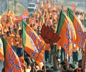up shows power in delhi working comitee 