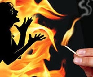woman burnt alive because husband not returned money in jaipur district