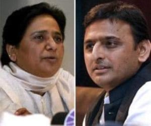 akhilesh yadav gift to mayawati