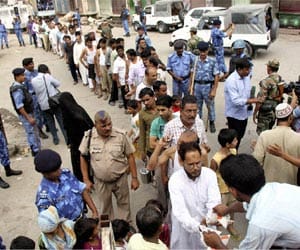 third day of violence in muzaffarnagar, 32 dead