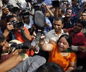 delhi-gang-rape-lawyer-beat