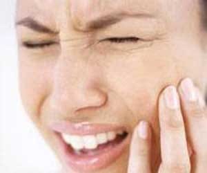 man broke mother tooth
