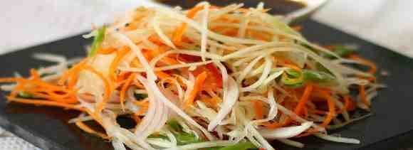 raw papaya salad