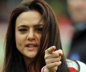 preeti zinta trapped in check bounce case