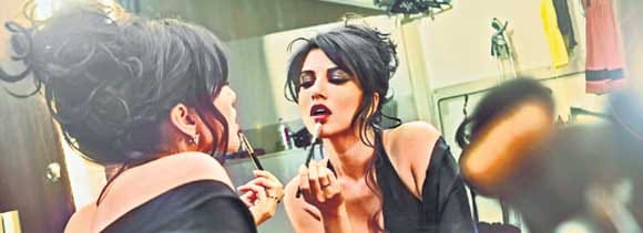 watch first trailer of ragni mms 2