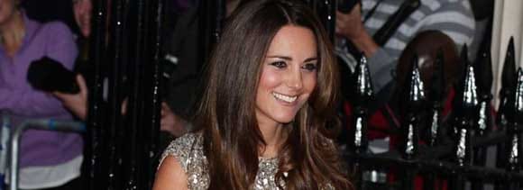 kate middleton post delivery walk on red carpet