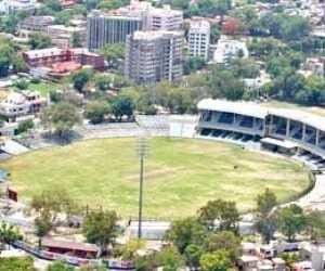 cricket match in green park kanpur