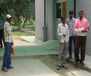 patients' relatives made doctor hostage