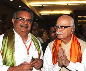 why did advani praised modi suddenly