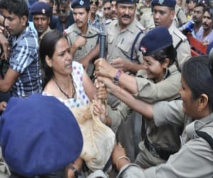 shikshamitra protest infront of sp ministers house
