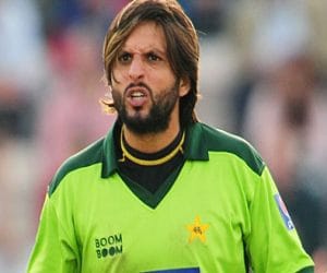 shahid-afridi-banned-for-ball-tampering 