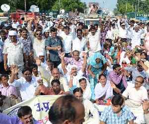 protest of madhyamik shikshak sangh