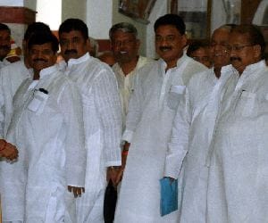 fight of politicians embarresses up assembly