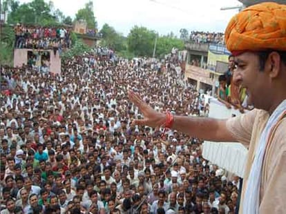 Women clashed with police at muzaffarnagar