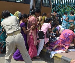 lathi charge on aasha bahu