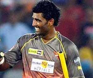 perera steals limelight as sunrisers win by 4 wickets