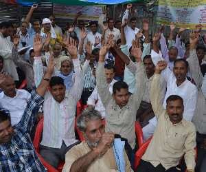 protest of 4th class workers 