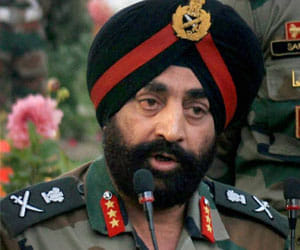 terrorists and pak armymen itrusion in keran sector