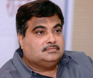 Nitin gadkari slam aam admi party