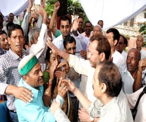 teerath singh rawat don't politics at the war memorial says agitator