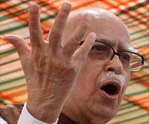 cong may be reduced to double digits in ls polls: advani
