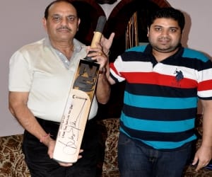 Brian Lara's bat auctioned at 1.25 million