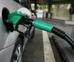 loot at petrol pump 
