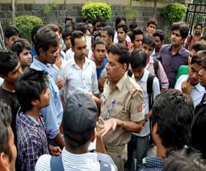 mtu students demonstrate, restrain vc's car 