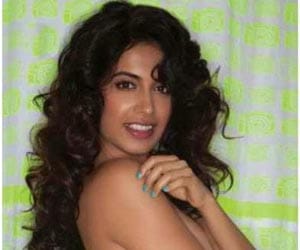 sara jain became top less