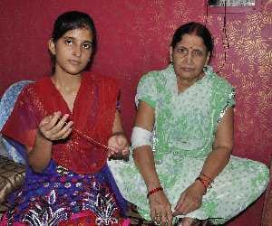 lady fought with Chain snatchers