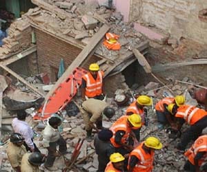 one died in building collapses in delhi