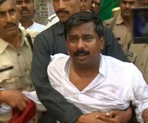 sp worker tries set himself abaze