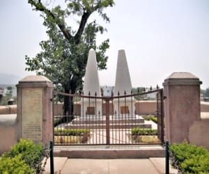 khalanga memorial commemorates the Gorkhas